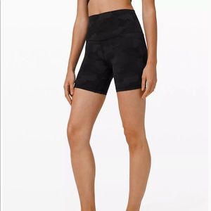 Lululemon 6” align shorts. Black Camo size 10